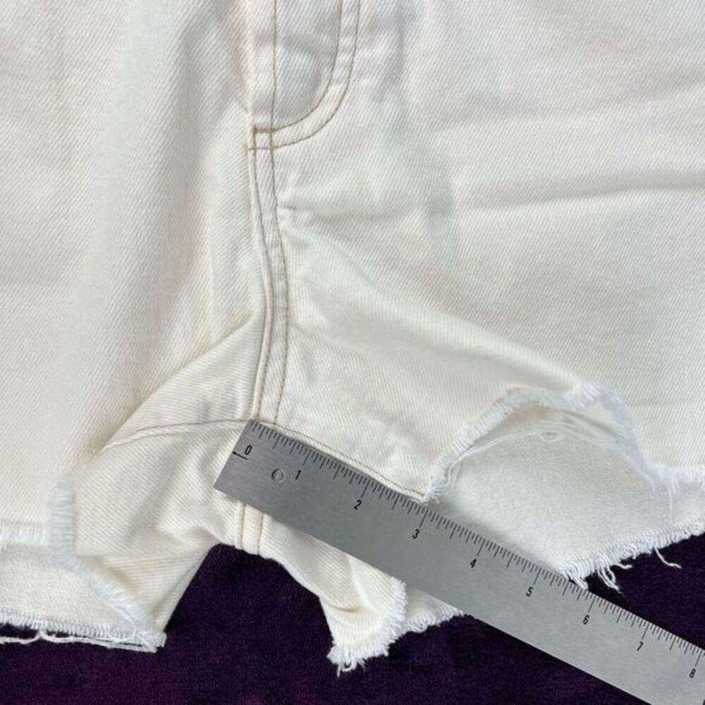 House Of Harlow 1960 Cream White High Rise Cutoff Jean Shorts Size 28 - Picture 5 of 7